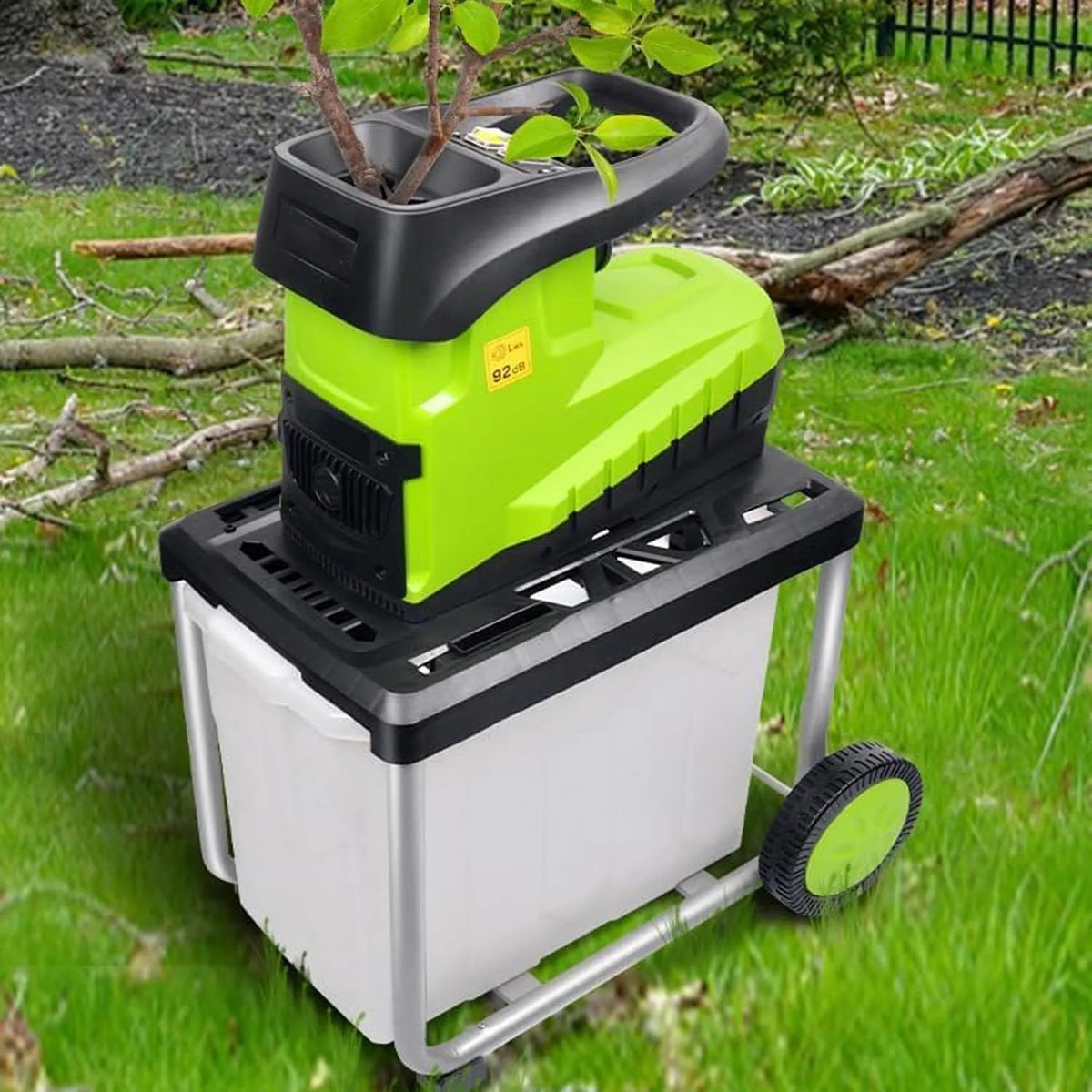 Broyeur de végétaux, pour l'entretien du jardin